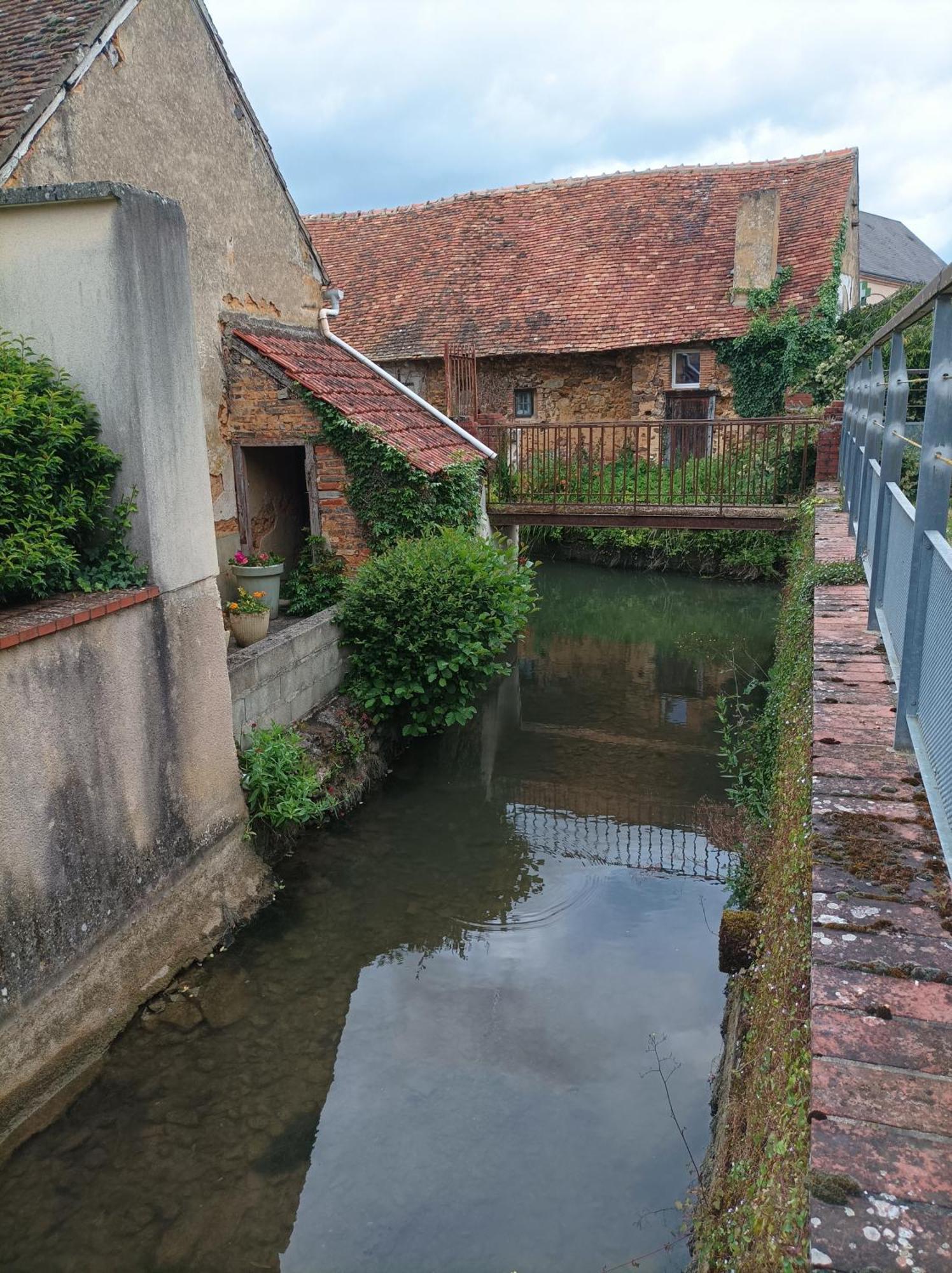 La Maison Au Bord De L'Eau Gracay 외부 사진